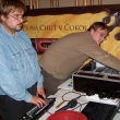 Technici p�i p��prav� z�jezdov�ho p�edstaven� v Ho�ic�ch 2011.
